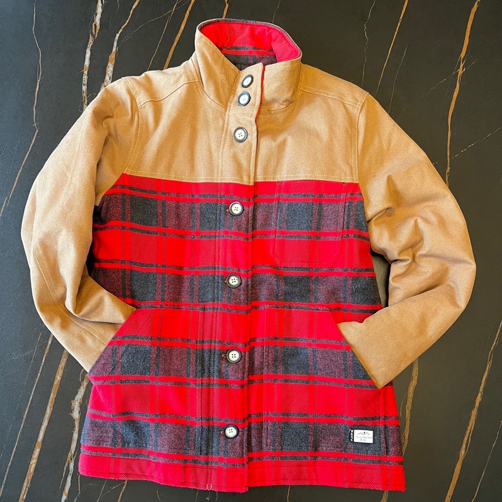 KAVU Women’s Medium Red and Tan Plaid Jacket (NWOT)